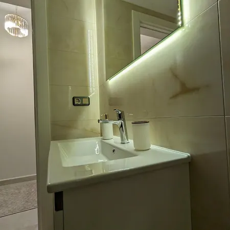 Luxurious With Sea View And Center