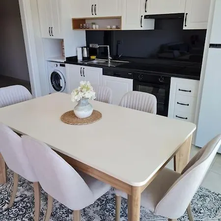 Luxurious With Sea View And Center