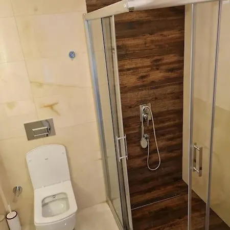 Luxurious With Sea View And Center شقة