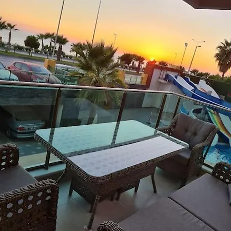 Luxurious With Sea View And Center ألانيا