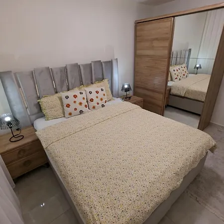 Luxurious With Sea View And Center Alanya