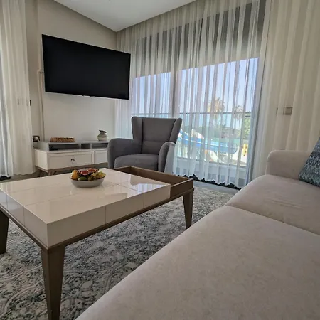 Luxurious With Sea View And Center Alanya